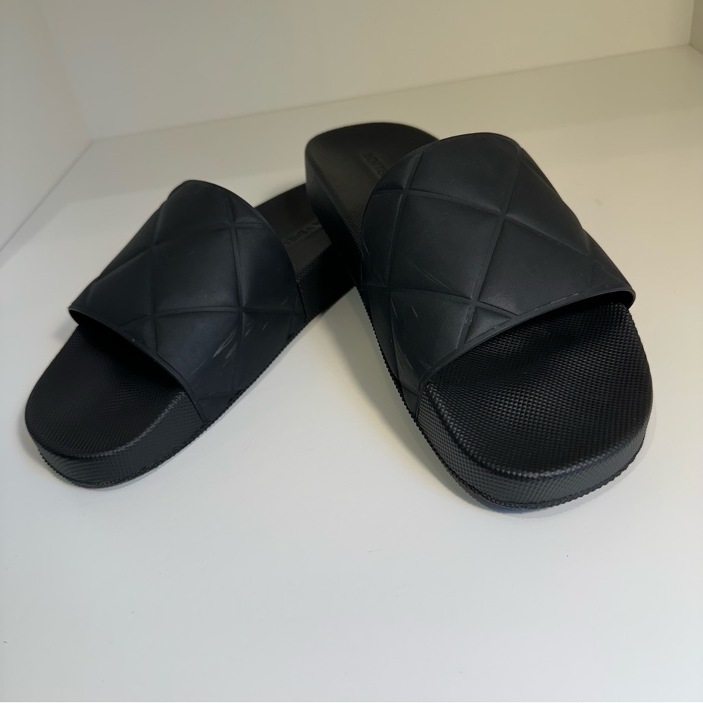 AUTHENTIC Bottega Slides